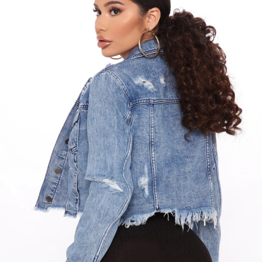 Cropped distressed denim jacket - Picture 2 of 3